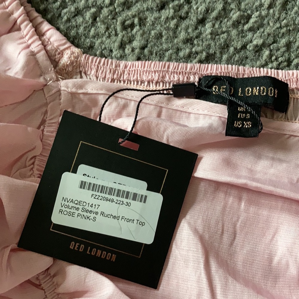 NWT ruched front crop top - Picture 3 of 4